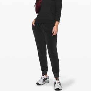 lululemon Warm Down Jogger Velour Heathered Black Size 6 NWT
